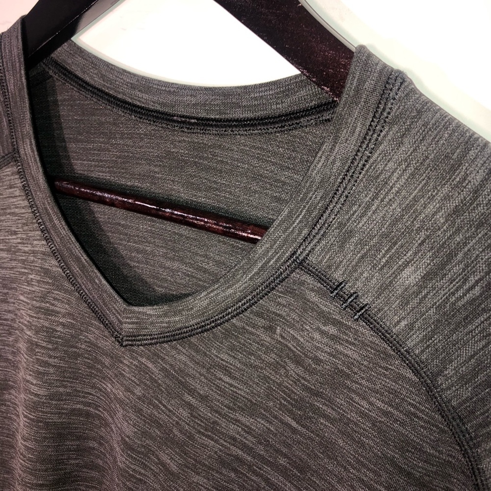 Men’s lululemon short sleeve v-neck